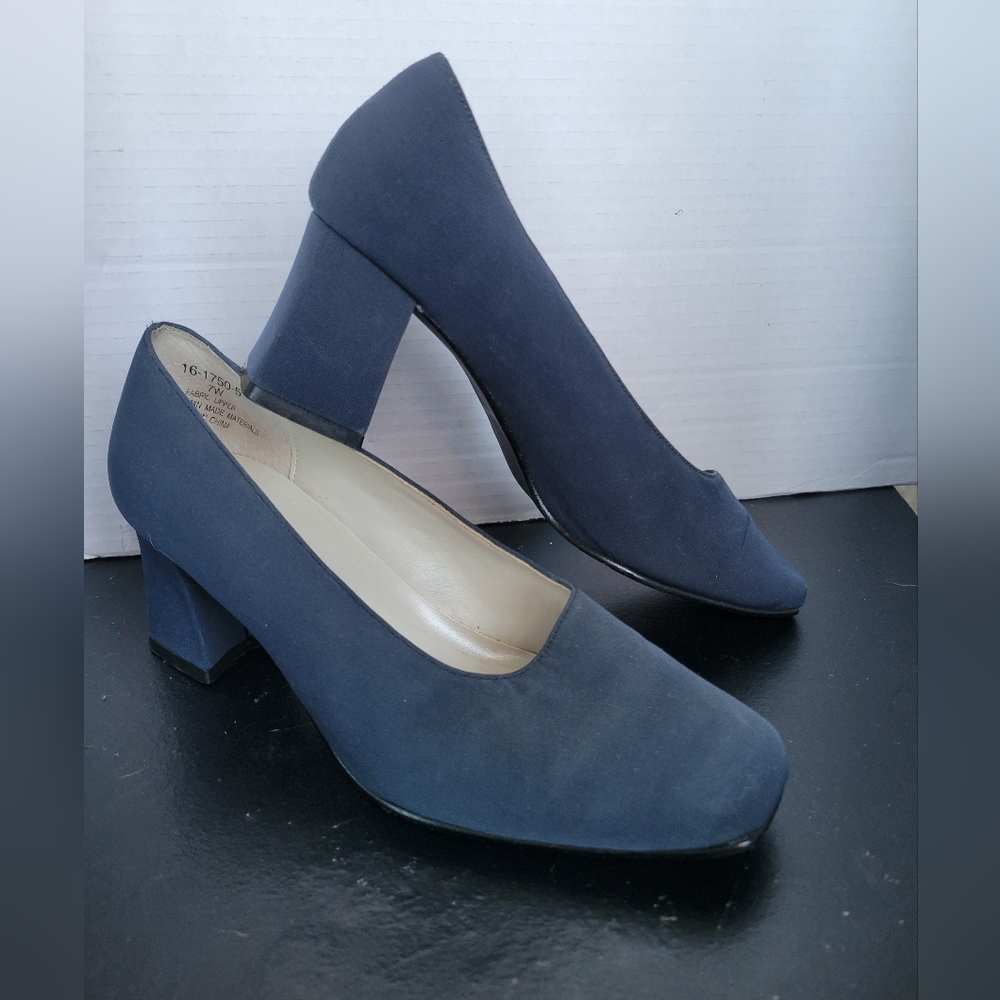 Vintage Bigou! Women's Block Pump Navy Heels Size 7W 2.5" Heel